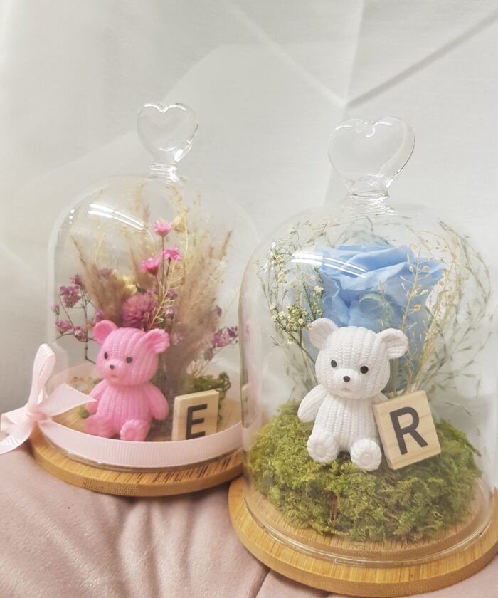 Fleur sous cloche pour naissance bleu et rose